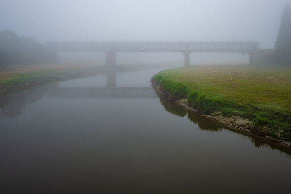 Die Brücke im Dunst